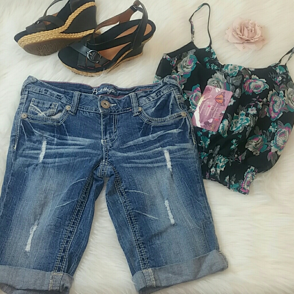 NWOT Amethyst Jean shorts Sz 3 New w/o tags!